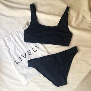 Lively navy bikini